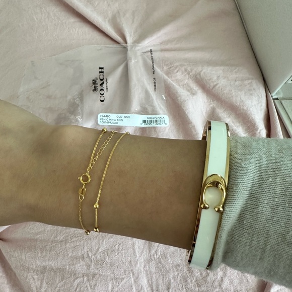 New Coach bangle white ( magnetic closure) - Picture 2 of 5